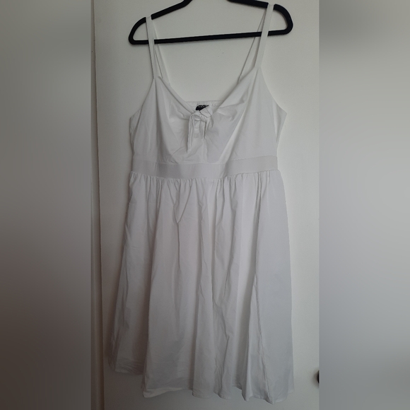 White tie front Torrid dress 1x - Picture 1 of 3